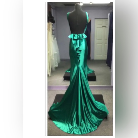 Lia Mia - Style 22-701 - Size 2 - Emerald - Picture 2 of 3